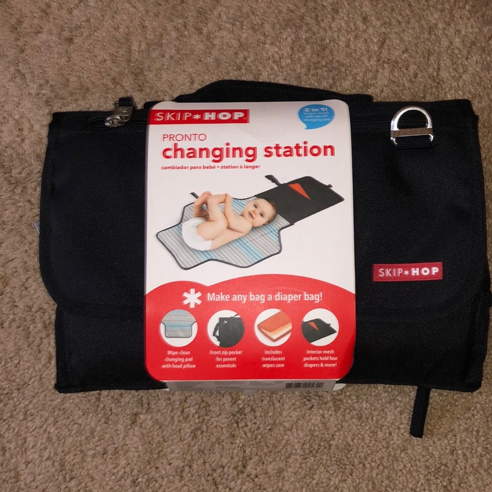 Black Skip Hop changing station